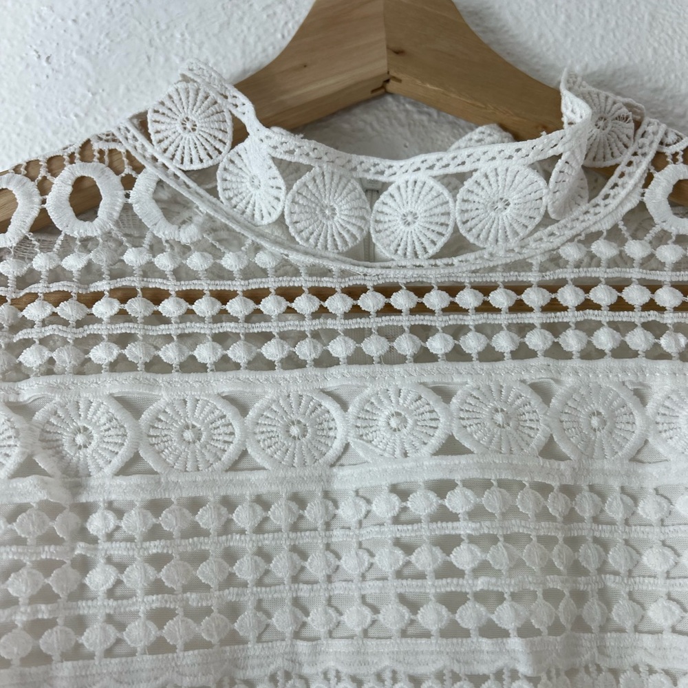 Lovely white lace dress S